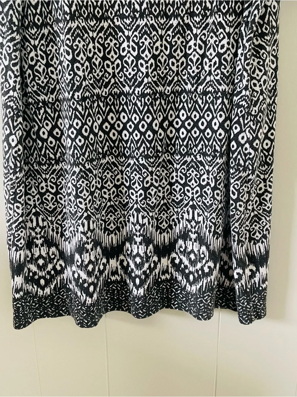Karen Scott Black & White Geometric Crewneck Top